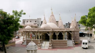 Explore Shree Swaminarayan Mandir, Gujarat - A Marvel of Hindu Architecture